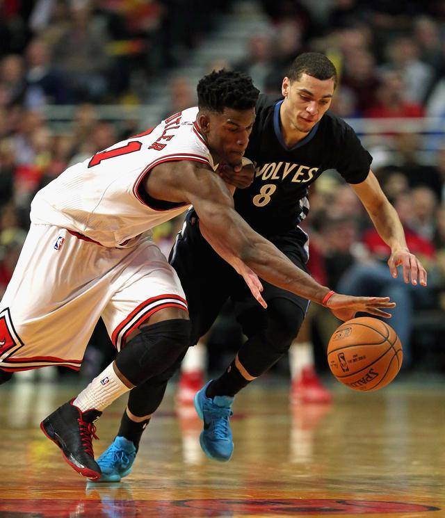 深厚的足球 深厚的足球