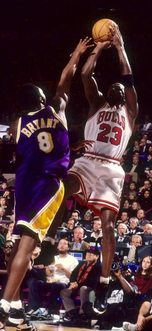 身在曹营心在汉！汉密尔顿向法拉利技师打招呼， 2024f1美国大奖赛