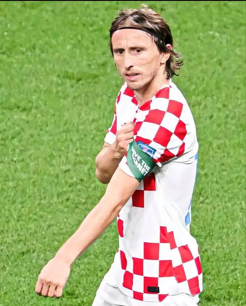 英超综合：曼联逼平利物浦.