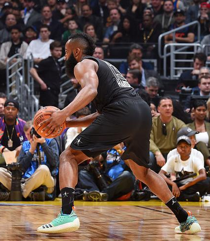 珊蒂凭借出 珊蒂凭借出