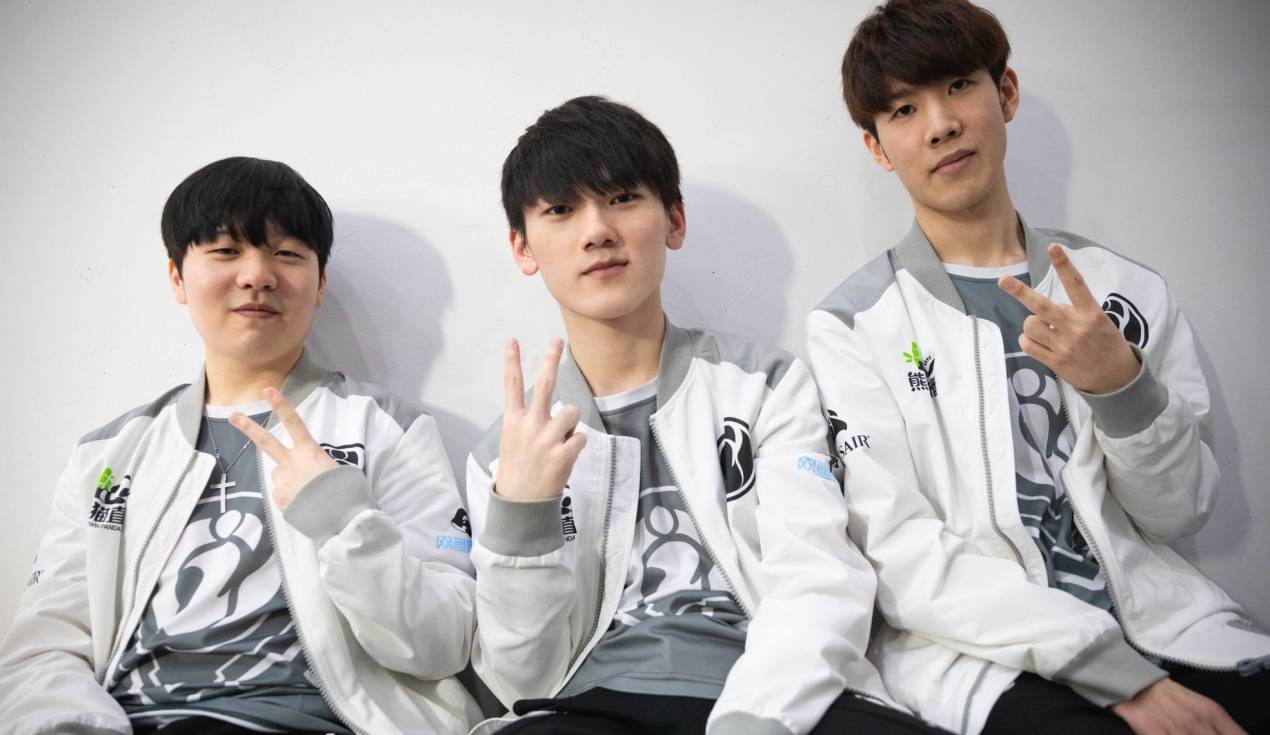 与前锋形成 与前锋形成